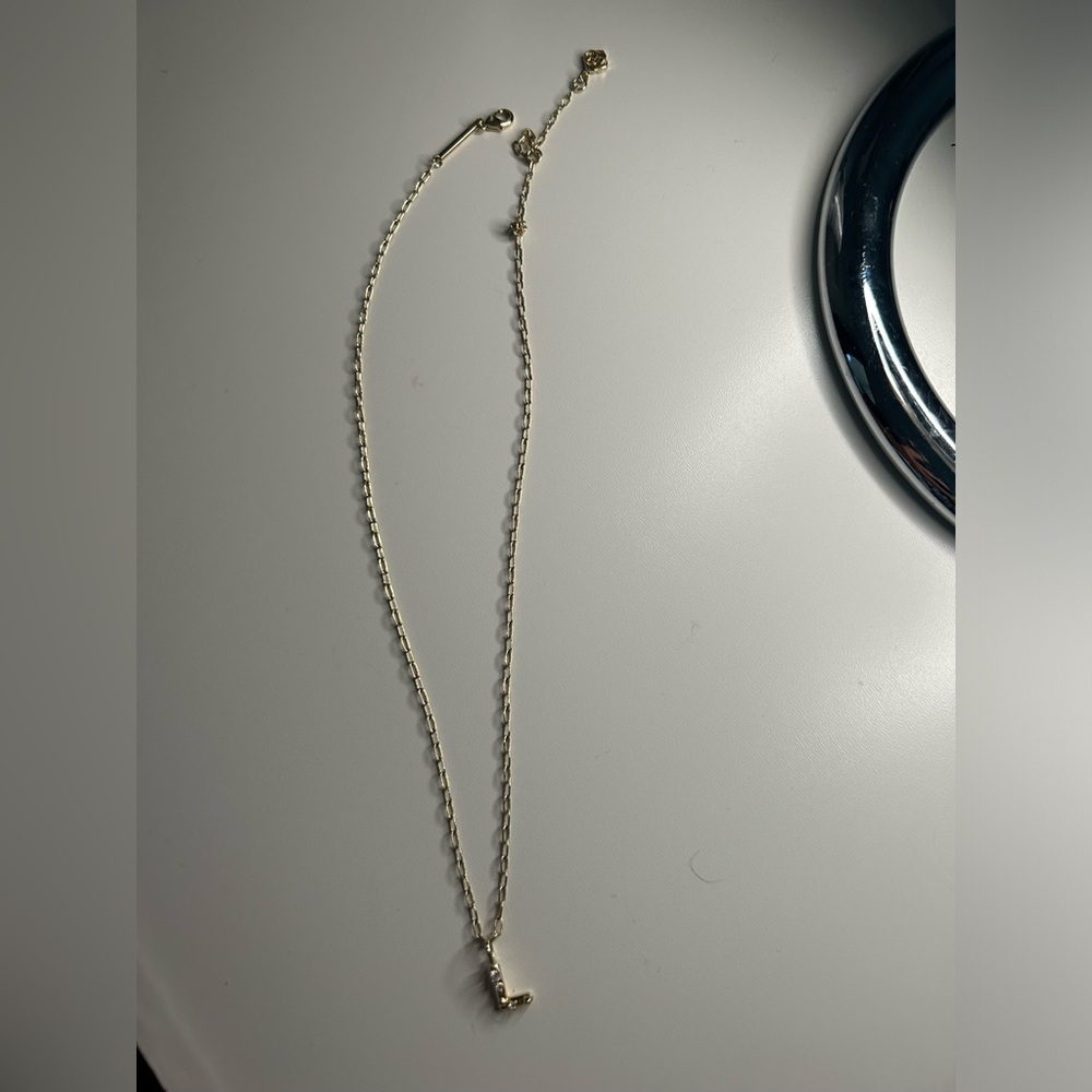 Kendra Scott L necklace